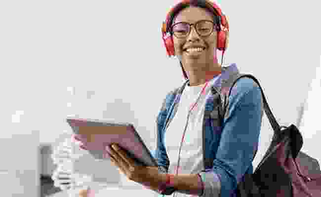 student-headphone img